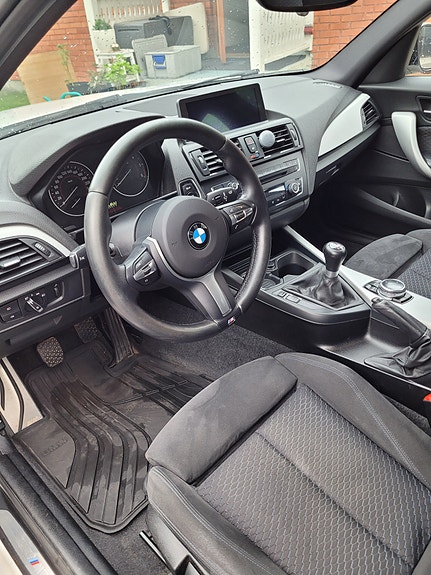 BMW 118d 4 of 5