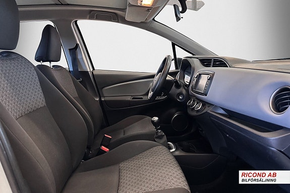 Toyota Yaris 11 of 13