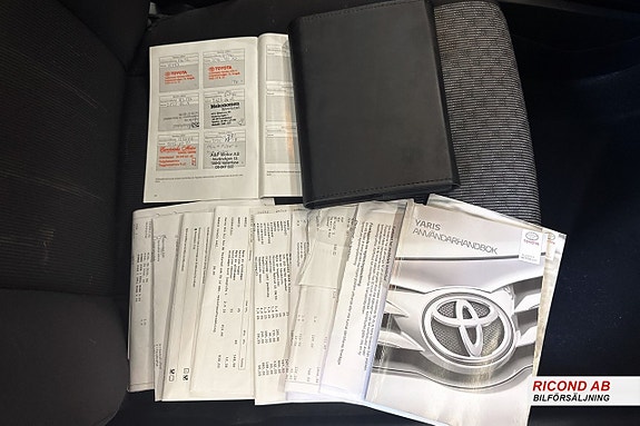 Toyota Yaris 10 of 13