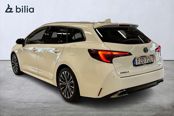 Toyota Corolla 2 of 5