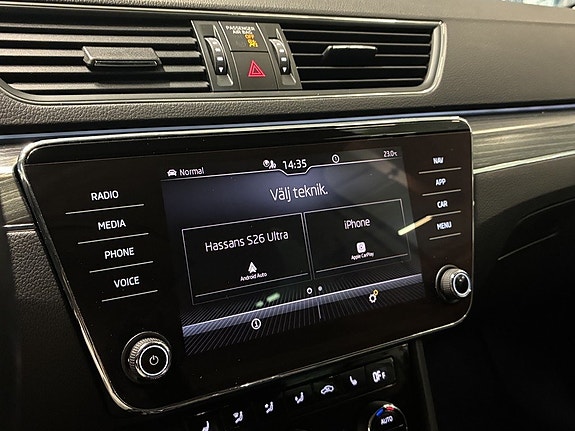 Skoda Superb 16 of 21