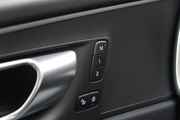 Volvo XC60 12 of 22