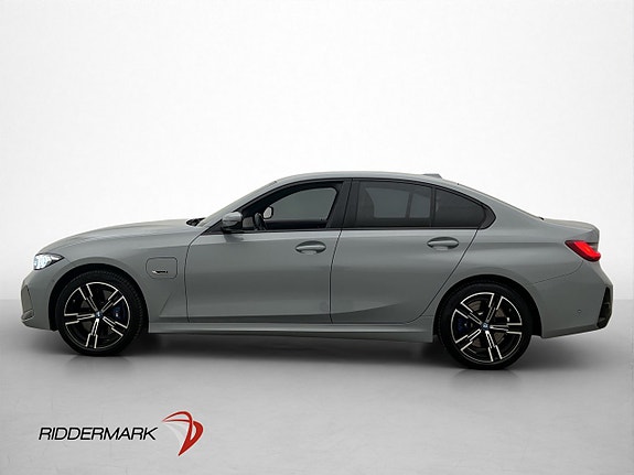 BMW 330e 4 of 5