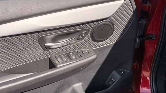 BMW 225xe 10 of 30