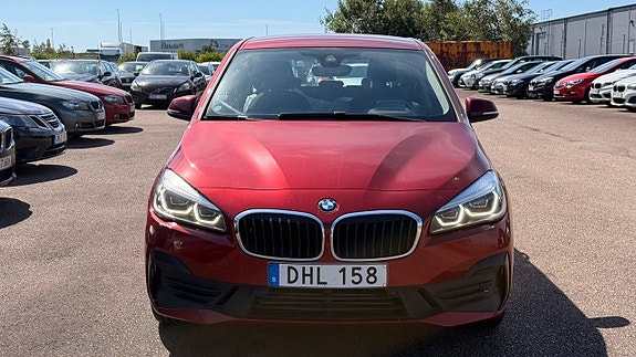 BMW 225xe 2 of 5