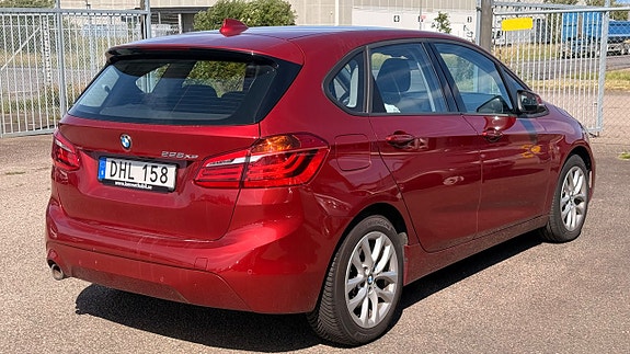 BMW 225xe 4 of 5