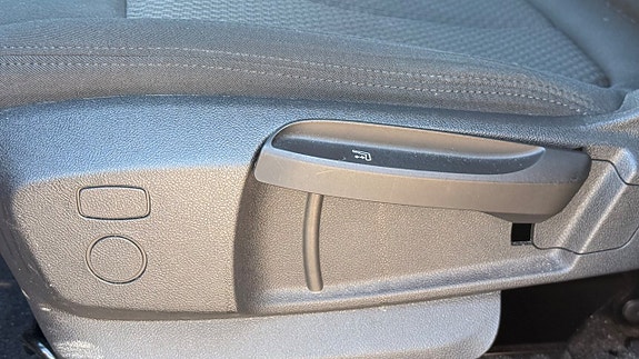 BMW 225xe 12 of 30