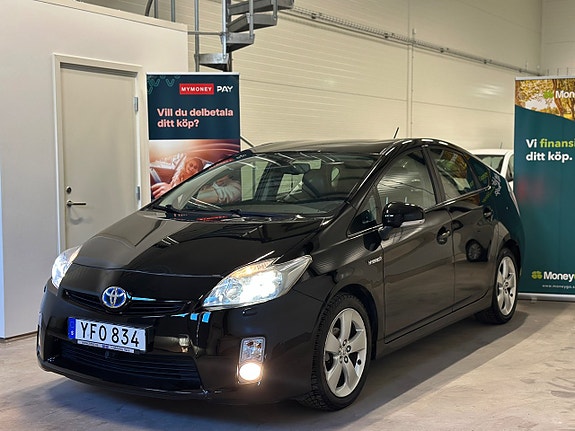 Toyota Prius 2 of 5