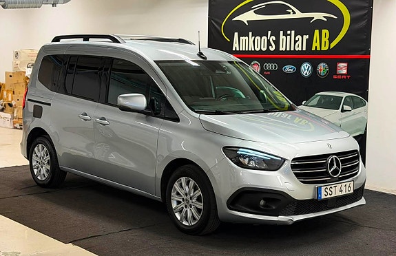 Mercedes-Benz T180 d 2 of 5