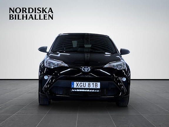 Toyota C-HR 2 of 5
