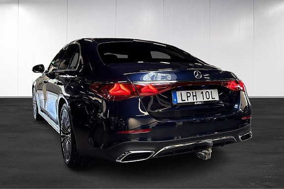 Mercedes-Benz E220 3 of 5