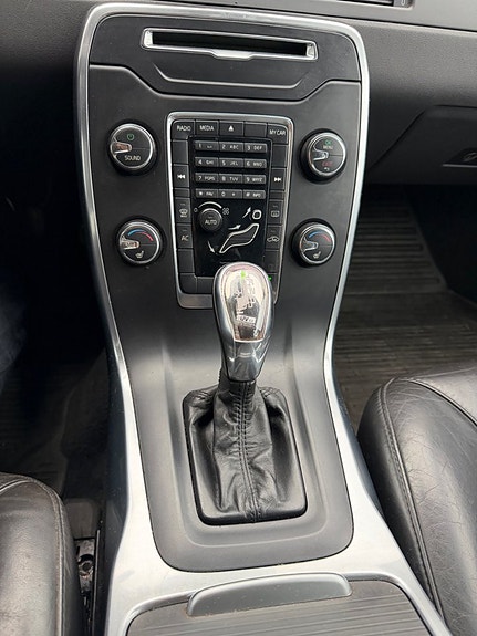 Volvo V70 9 of 14