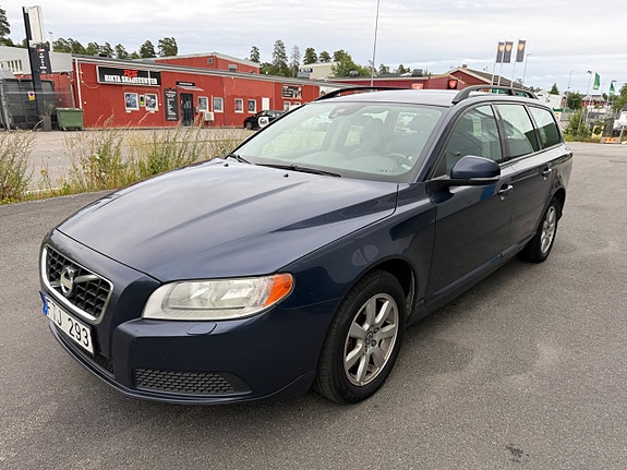 Volvo V70 3 of 14