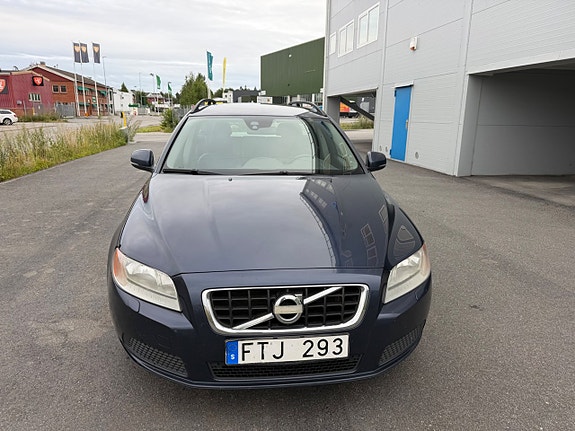 Volvo V70 2 of 14