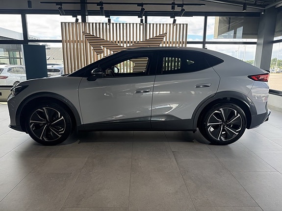 Cupra Tavascan 3 of 5