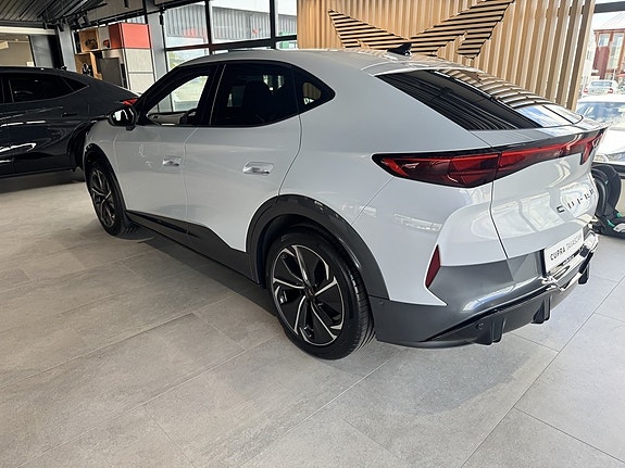 Cupra Tavascan 4 of 5