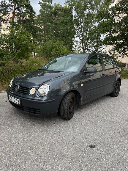 Volkswagen Polo 2 of 21