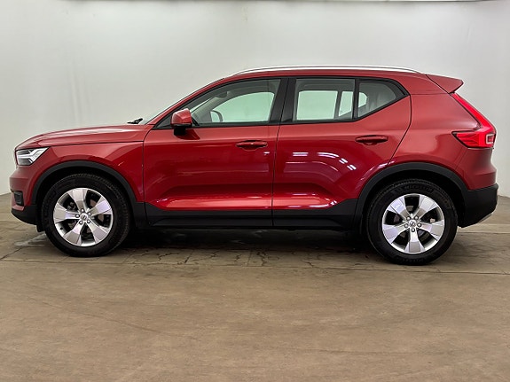 Volvo XC40 3 of 5