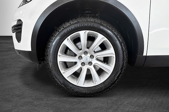 Land Rover Discovery Sport 2 of 5