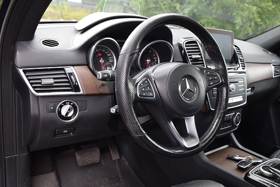 Mercedes-Benz GLS500 26 of 30