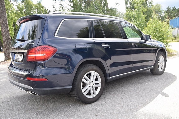 Mercedes-Benz GLS500 5 of 5