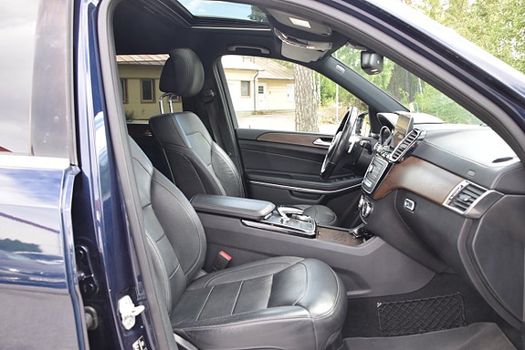 Mercedes-Benz GLS500 10 of 30