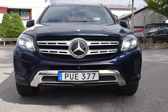 Mercedes-Benz GLS500 2 of 5