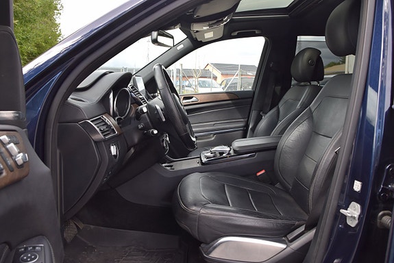 Mercedes-Benz GLS500 9 of 30