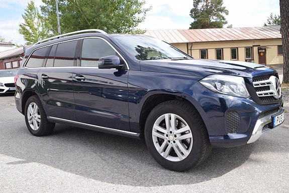 Mercedes-Benz GLS500 3 of 5