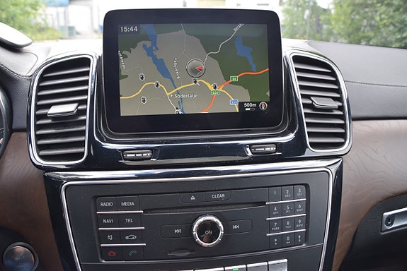 Mercedes-Benz GLS500 16 of 30