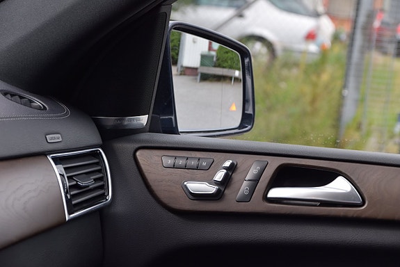 Mercedes-Benz GLS500 27 of 30