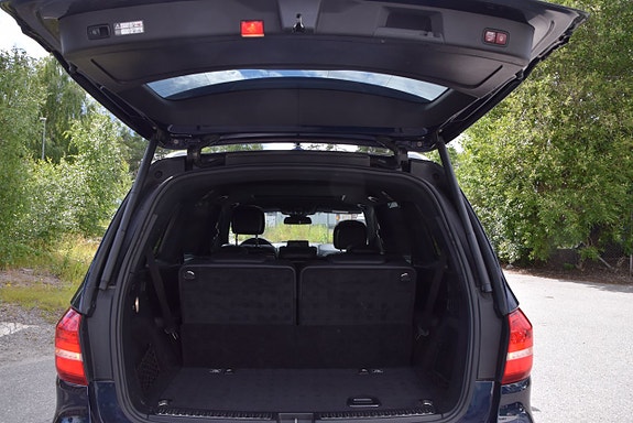 Mercedes-Benz GLS500 13 of 30