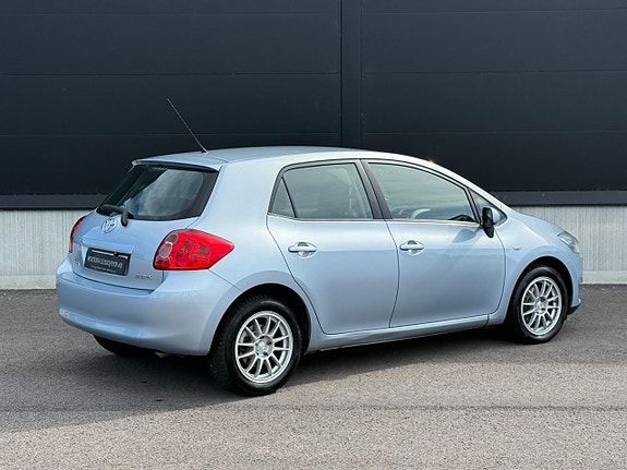 Toyota Auris 7 of 19