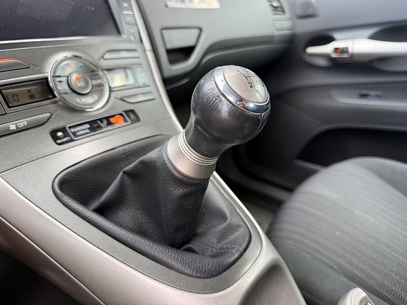 Toyota Auris 16 of 19