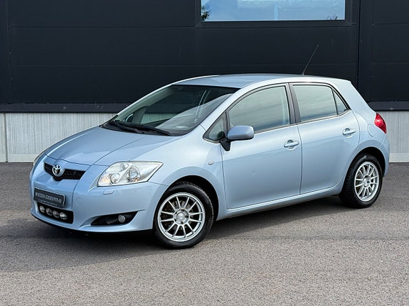 Toyota Auris 2 of 19