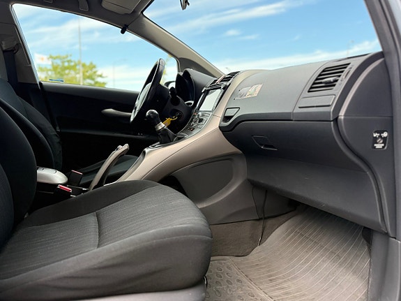 Toyota Auris 13 of 19