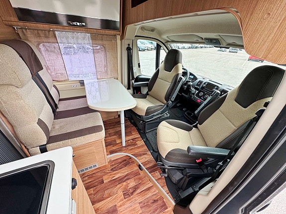 Ci Kyros 6 Experience - Långbäddar, 6m, Dieselvärme,  Solcell, 3500kg 2 of 5