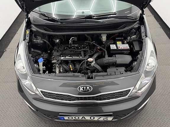 Kia Rio 8 of 12