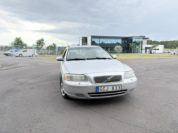 Volvo V70 3 of 8