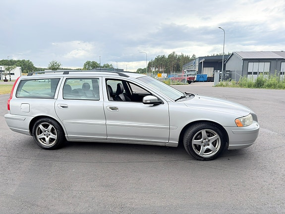 Volvo V70 6 of 8