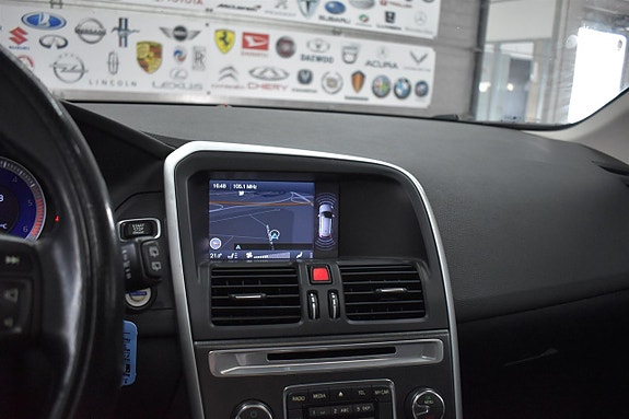 Volvo XC60 10 of 16