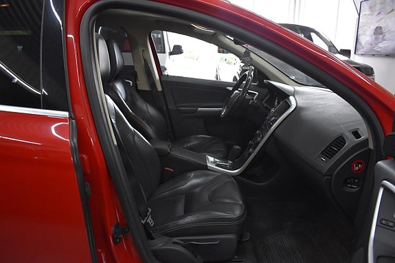 Volvo XC60 7 of 16