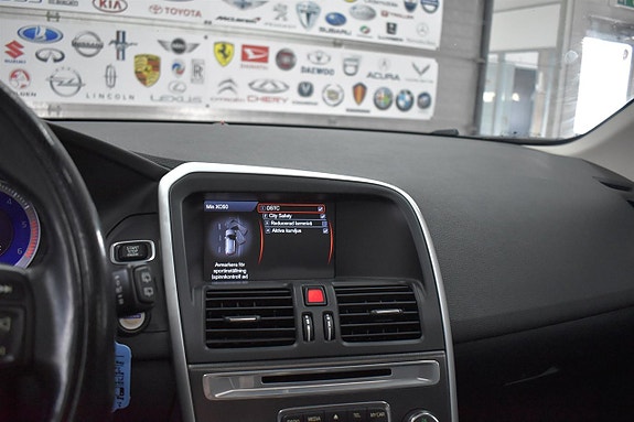 Volvo XC60 11 of 16