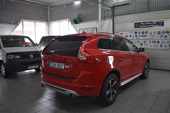 Volvo XC60 2 of 16