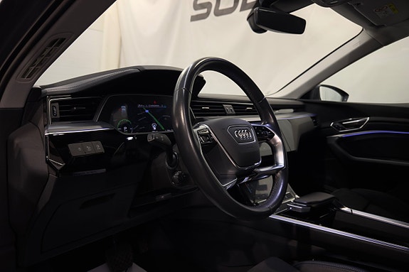 Audi Q8 11 of 26