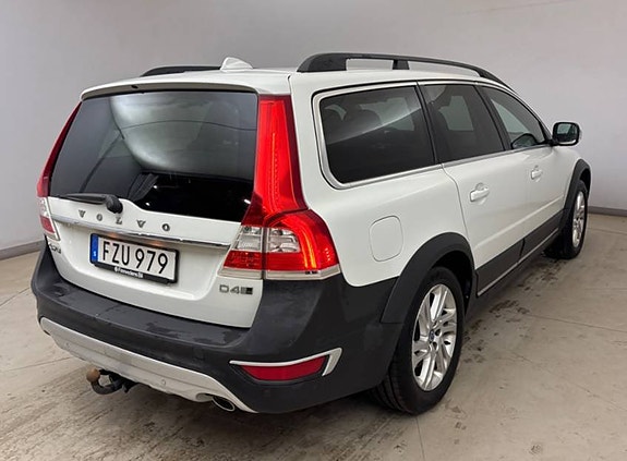 Volvo XC70 2 of 17