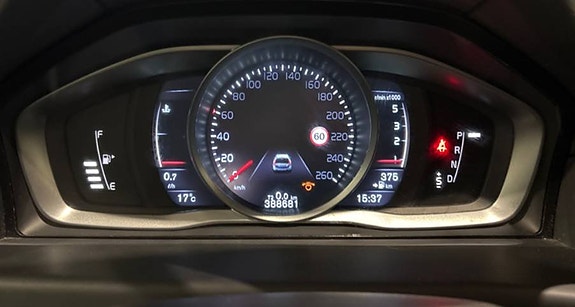 Volvo XC70 10 of 17