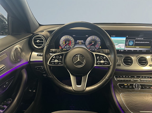 Mercedes-Benz E220 9 of 27