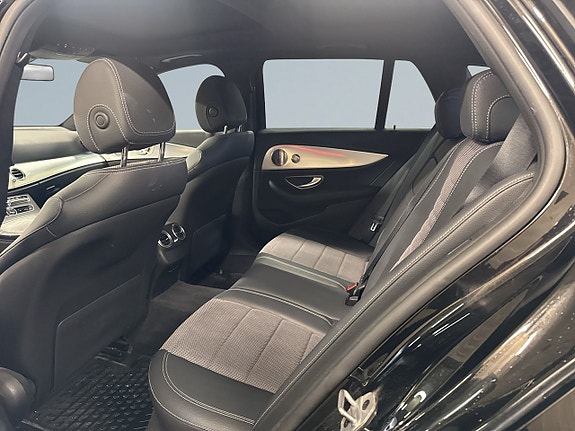Mercedes-Benz E220 13 of 27
