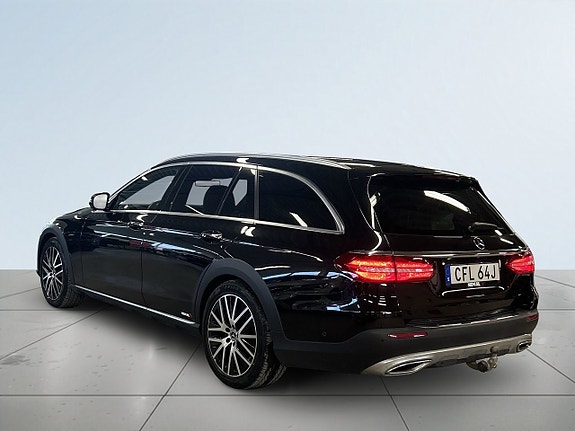 Mercedes-Benz E220 5 of 5